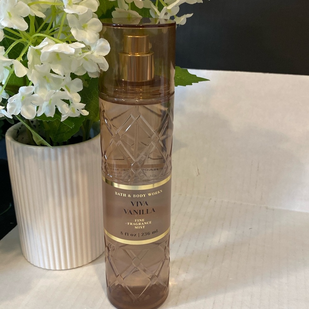 Bath & Body Works “Viva Vanilla” Fine Fragrance Mist